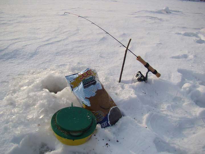 Ловля на фидер со льда: выбор снасти и секреты рыбалки зимой