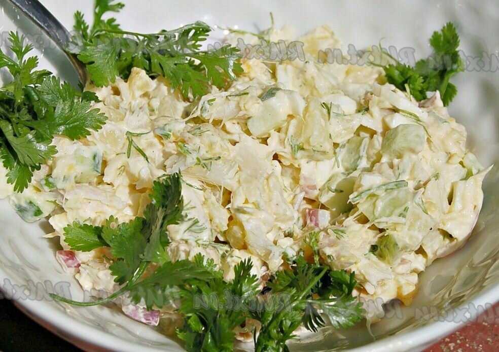 Салат с копченой рыбой горячего копчения - самые вкусные рецепты