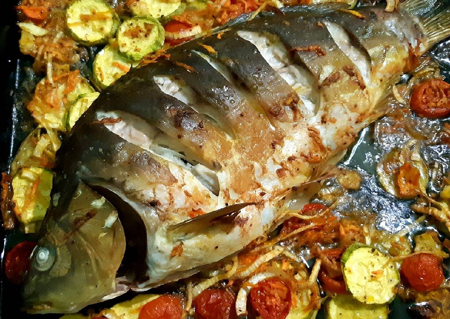 Фаршированный карп, запеченный в духовке – 8 рецептов быстро и вкусно
