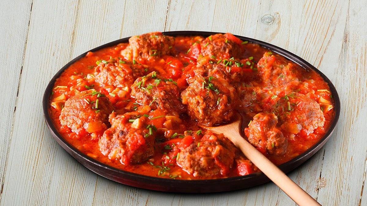 Тефтели в кастрюле: 7 хороших рецептов
