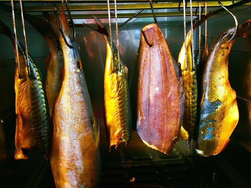 Как коптить рыбу в домашних условиях правильно: полезные рекомендации