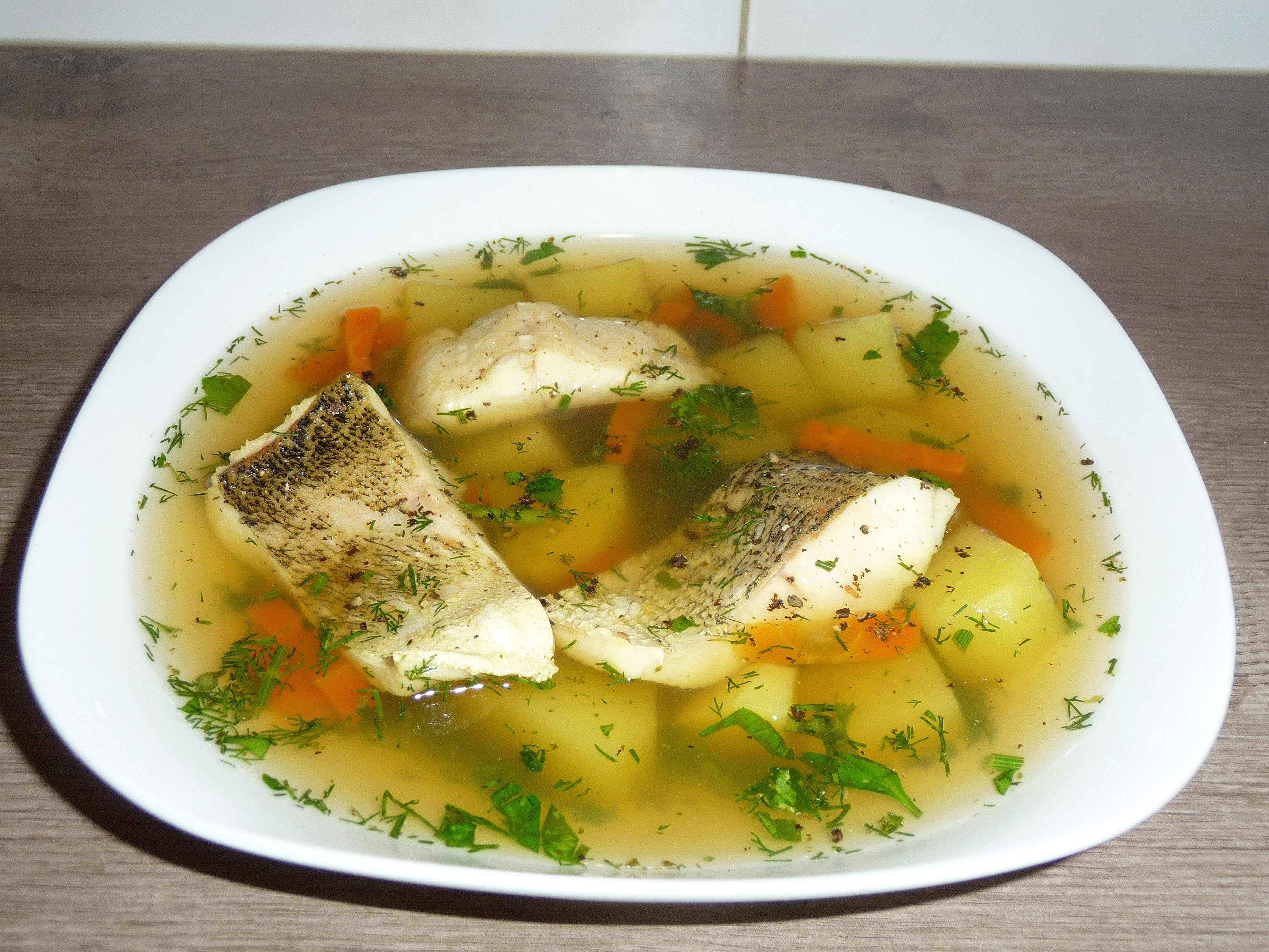 Как вкусно сварить уху из речной и красной рыбы