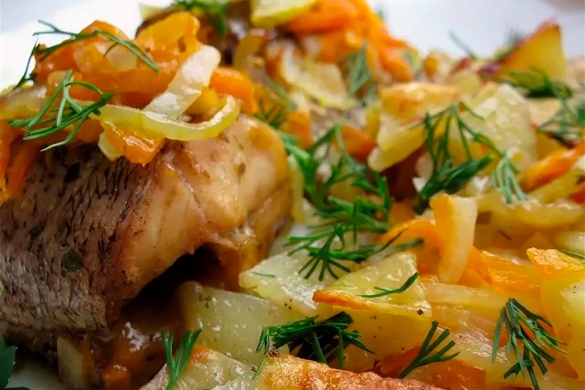 Щука с картошкой в духовке: как приготовить с картофелем и майонезом, рецепты
