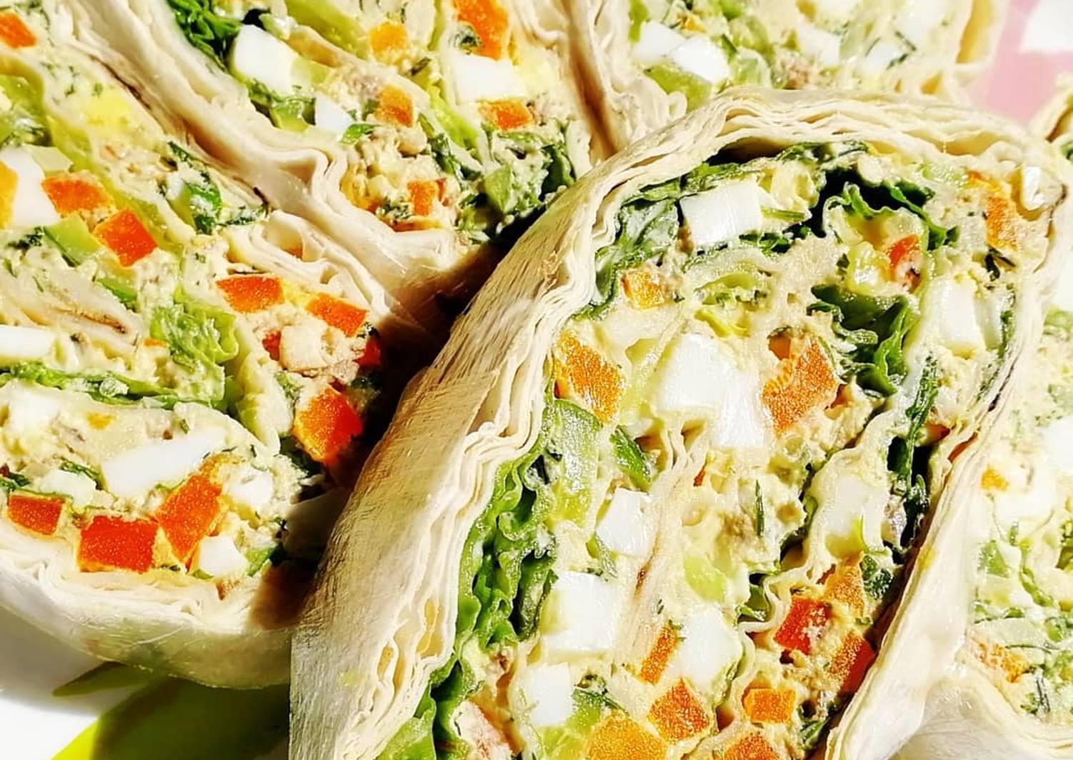Рулет из лаваша с консервированной рыбой: быстро и вкусно!