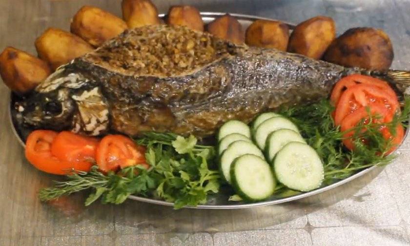 Сазан в духовке в фольге: целиком, кусочками, стейки, филе