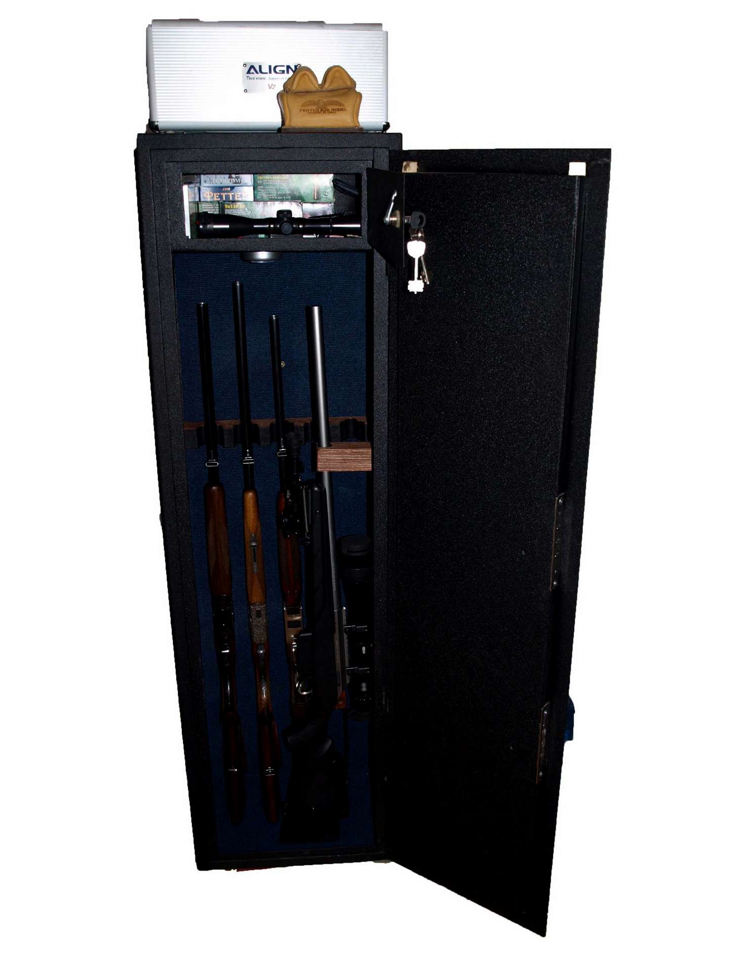 Оружейный сейф для хранения охотничьего, нарезного, гладкоствольного и травматического оружия, установка в доме и в квартире, требования к размерам и толщине