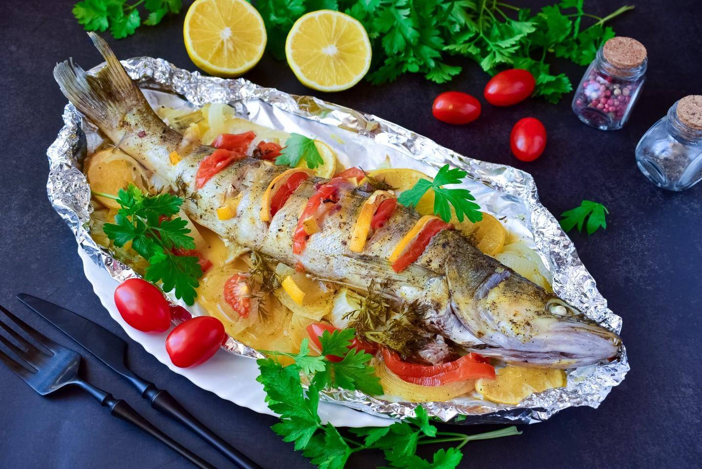 Судак в духовке – 11 пошаговых рецептов сочной рыбы