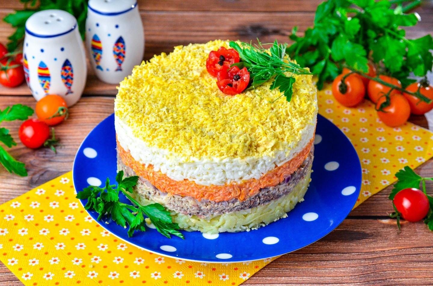 Самый вкусный салат «мимоза»: 10 очень простых рецептов с консервами