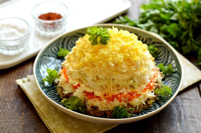Салат из сайры консервированной - 7 рецептов с яйцом, огурцом, кукурузой, сыром