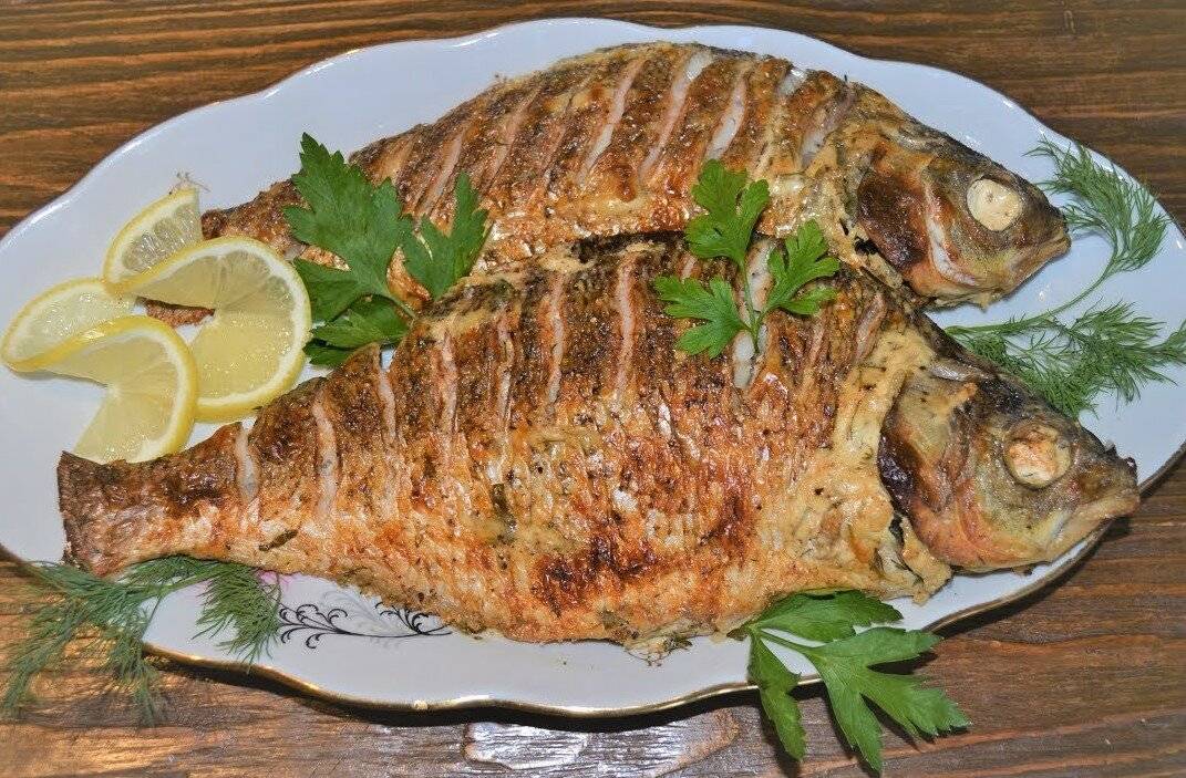 Как приготовить леща в духовке целиком?. как вкусно приготовить целого леща. статья расскажет о популярных рецептах запекания леща в духовке целиком