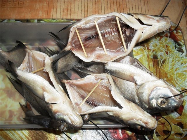 Как засолить леща сухим посолом и не переживать, что рыба пересолится