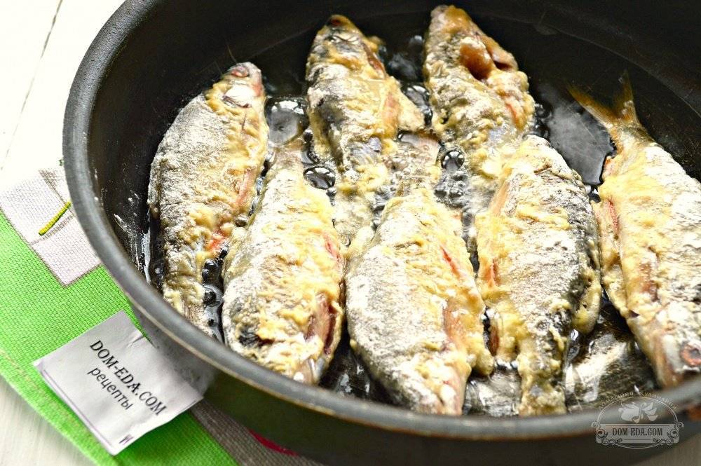 Как пожарить рыбу на сковороде с мукой: рецепт с фото