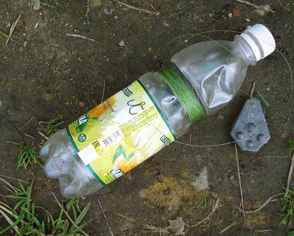 В статье рассказывается о ловле рыбы на пластиковую бутылку. на видео показано, как готовится снасть для ловли рыбы на бутылку.