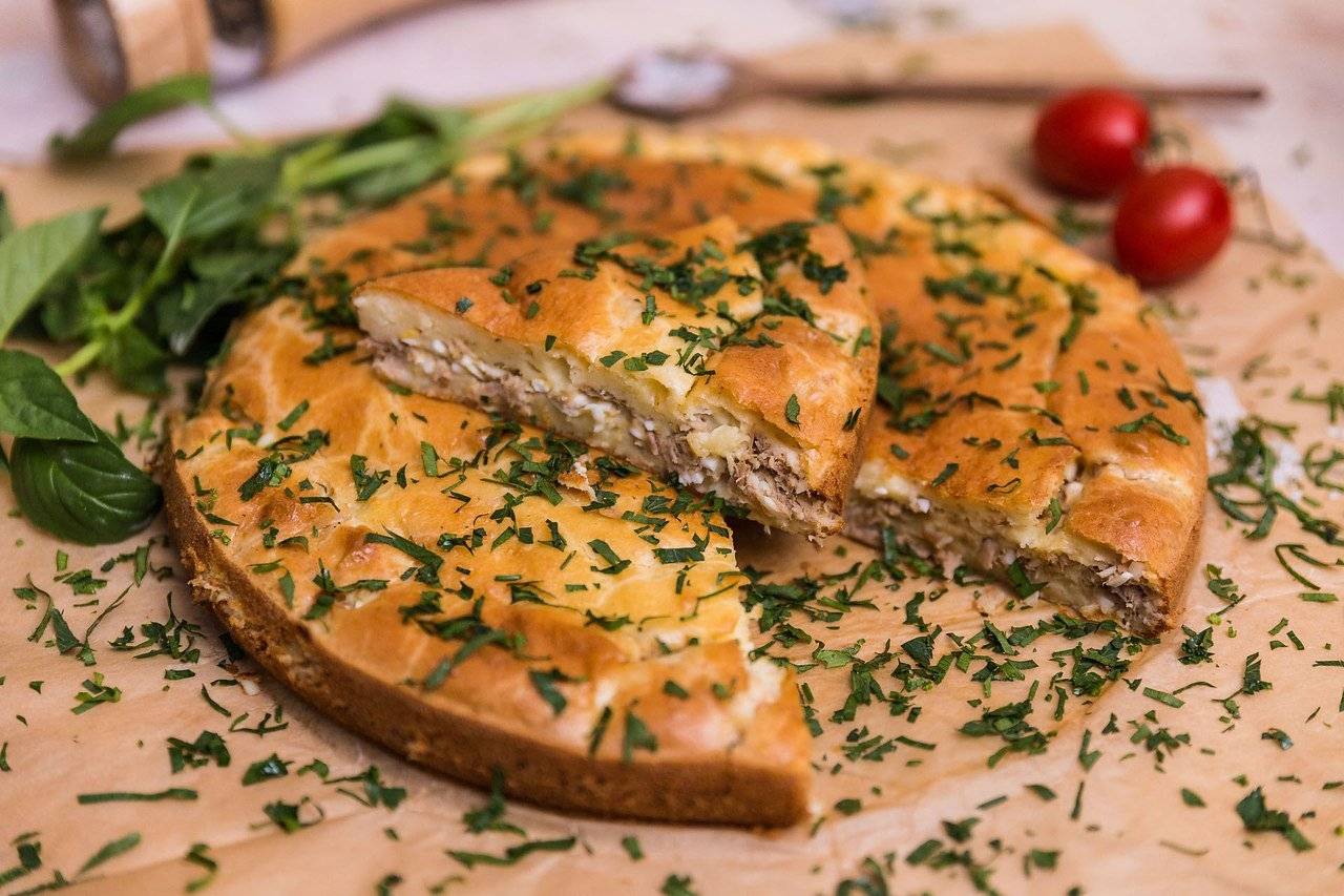 Пирог с рыбой в духовке - быстро и вкусно!