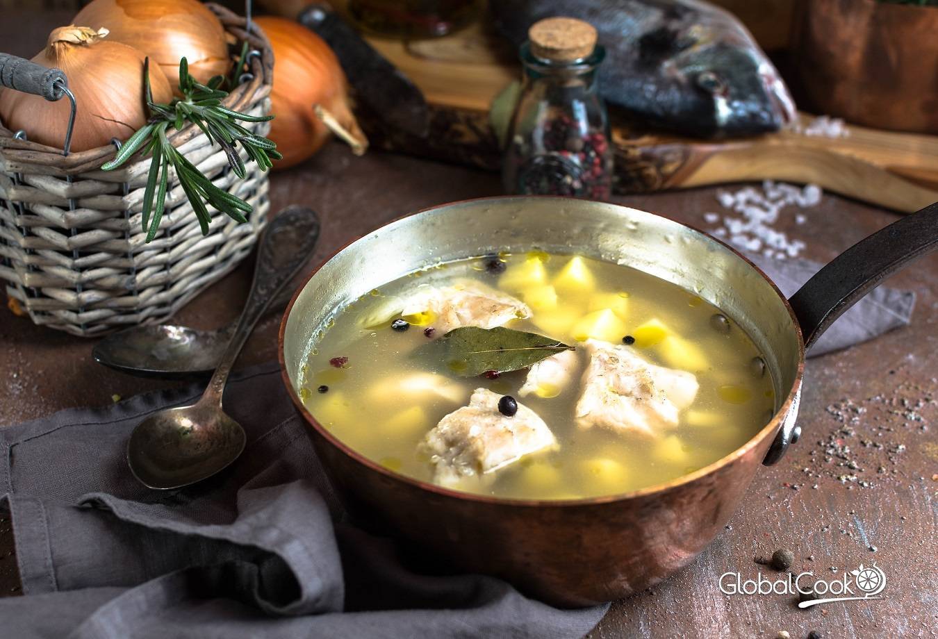 Уха из осетра: способ приготовления. самые лучшие и самые вкусные рецепты ухи из осетра :: syl.ru
